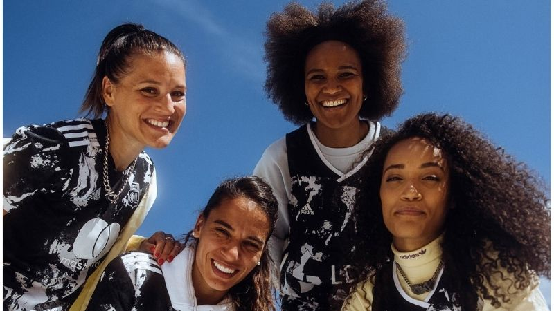 L'OL et l'ASVEL présentent un maillot commun