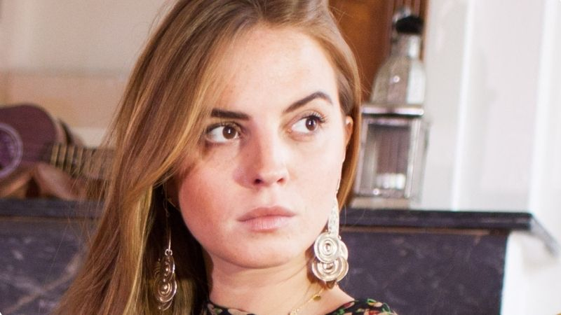 Portrait texto : Clara Copin met l’art en boîtes