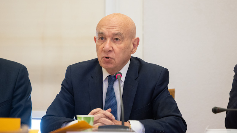 Claude Malhuret : « Les marques sur TikTok ne se préoccupent pas de l'influence du pouvoir chinois »