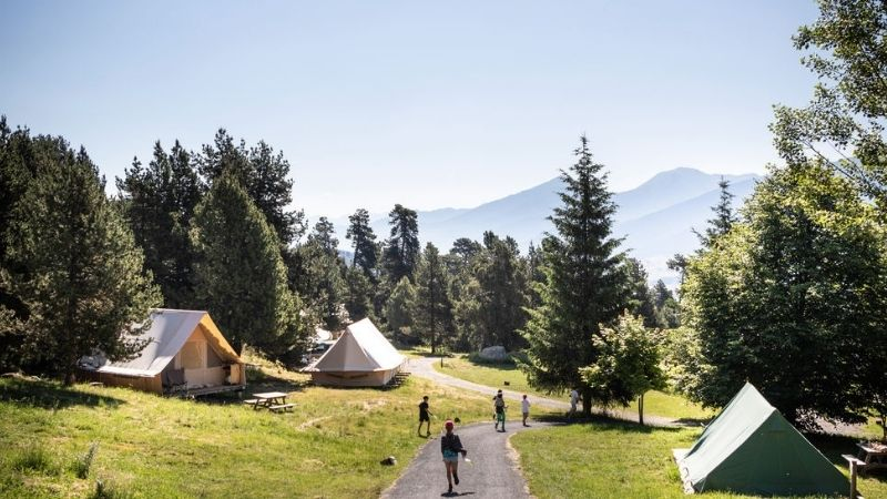 Huttopia sort du bois et arrive en ville