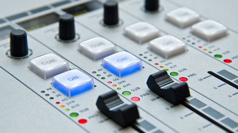 Rentrée 2023 : les nouveautés des stations de radio