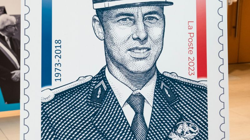 Sophie Beaujard réalise un timbre en hommage à Arnaud Beltrame