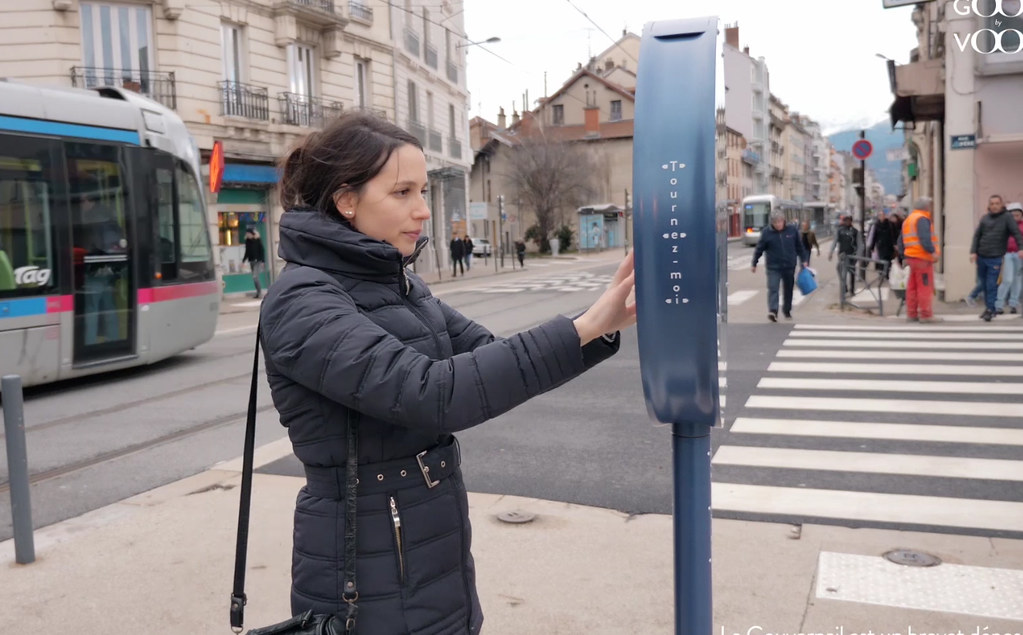 Le Gouvernail prend place sur le parvis de la gare de Roanne